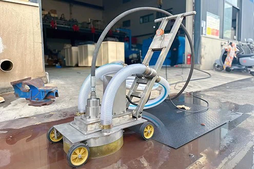 Hand push cleaning device Hand push cleaning device